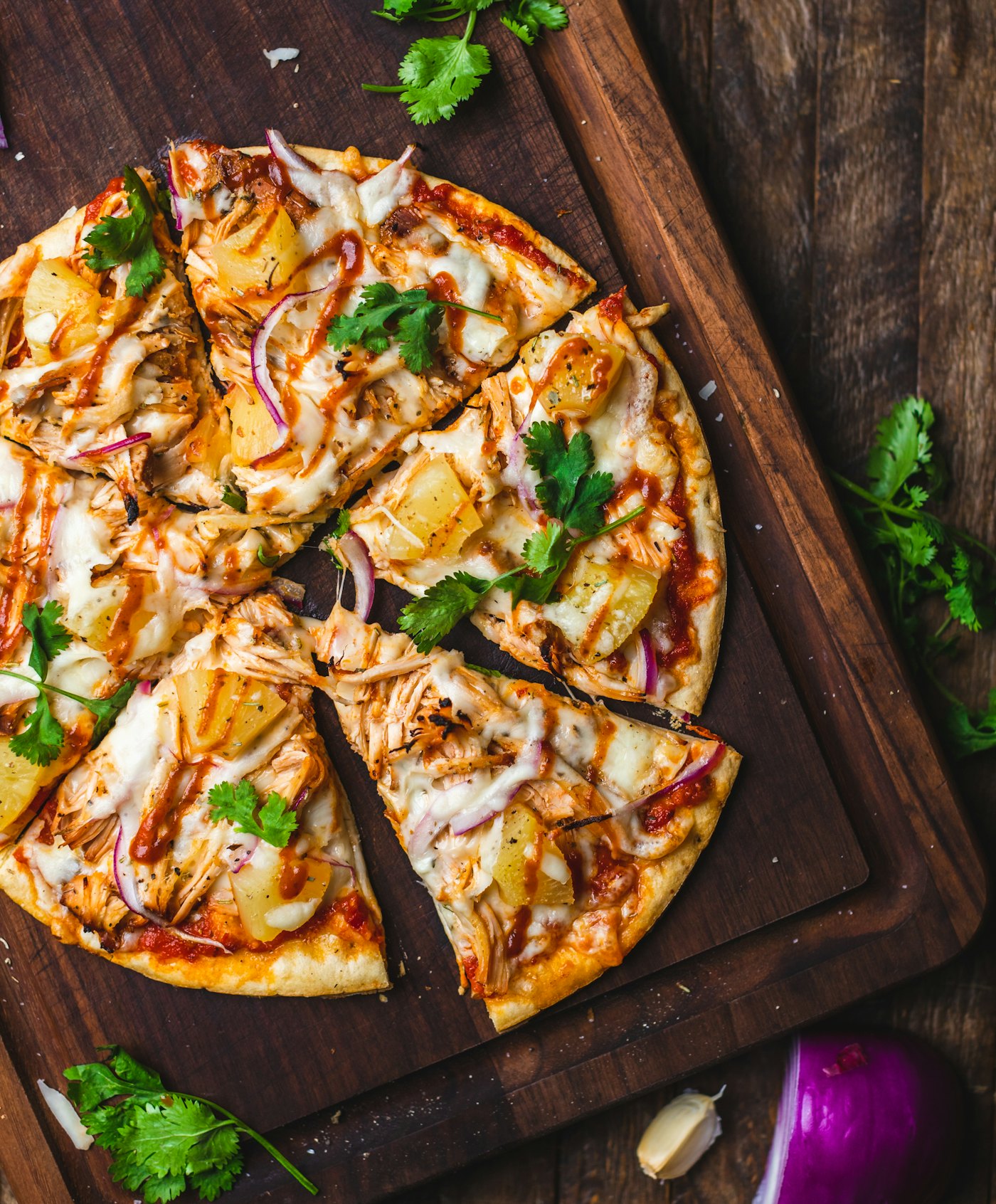 Flatbread de pollo con cilantro y cebolla